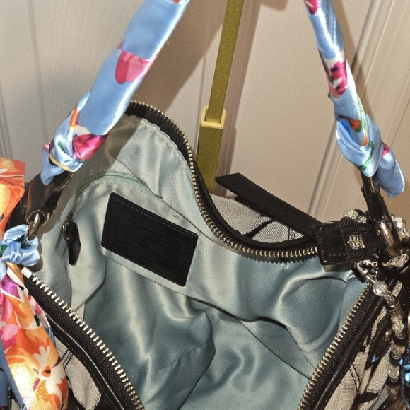 Coach Signature Shoulderbag Purse - Picture 16 of 17